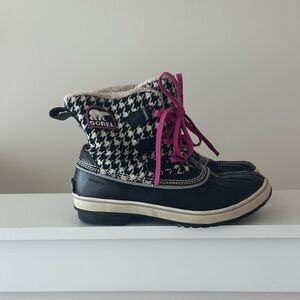 Sorel Black and White Houndstooth Boots with Pink Laces